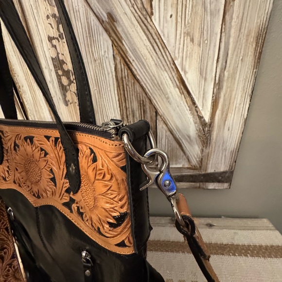 Beautiful Handcrafted Leather and Cowhide Fringe Bag! New! - Picture 8 of 16